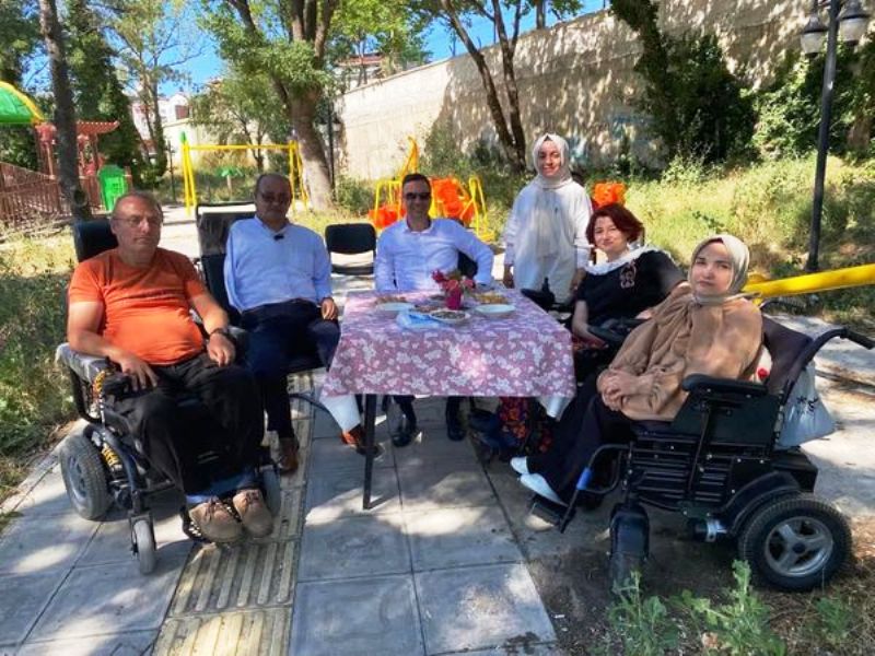 Kaymakamımız Sayın Şafak GÜRÇAM Türkiye Sakatlar Derneği Suluova Şubesi'ne Ziyarette Bulundu.